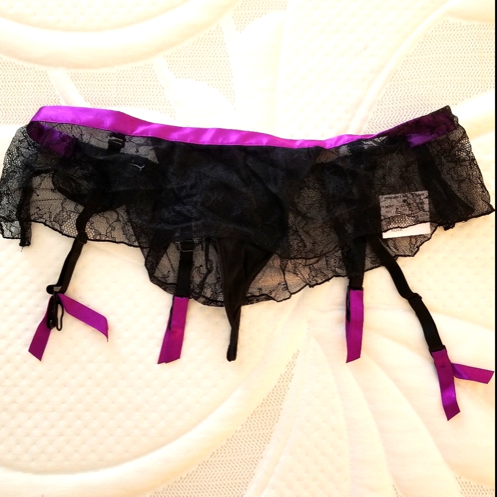 Garter-medium. New.